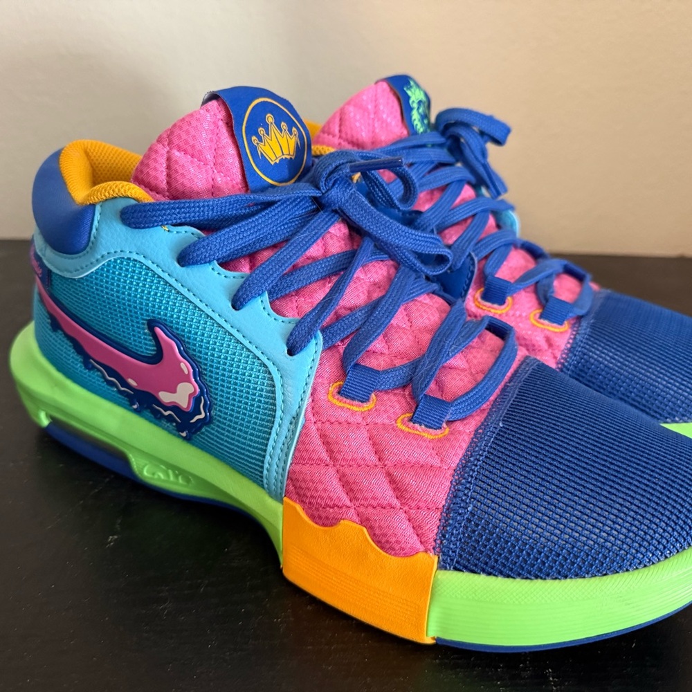 Multicolor Athletic Sneakers in Pink & Blue - Men's Performance Trainer